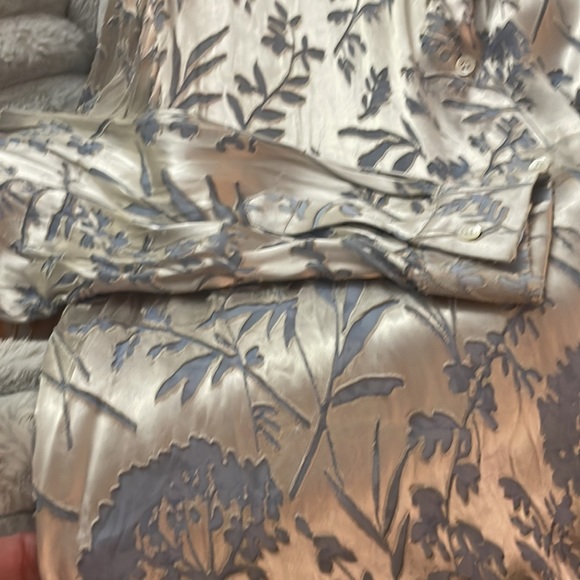 Burberry RARE Vintage Gorgeous Light Blue &Silver Silk , Rayon Blouse  🎉video - Picture 8 of 13